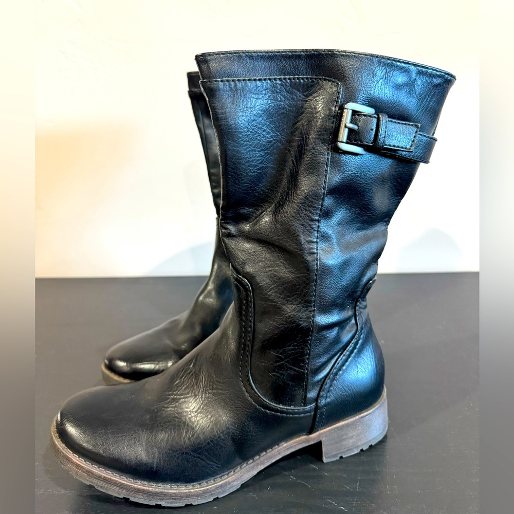 EUC ONLY WORN ONCE!! Women’s Sonoma leather boots size 8